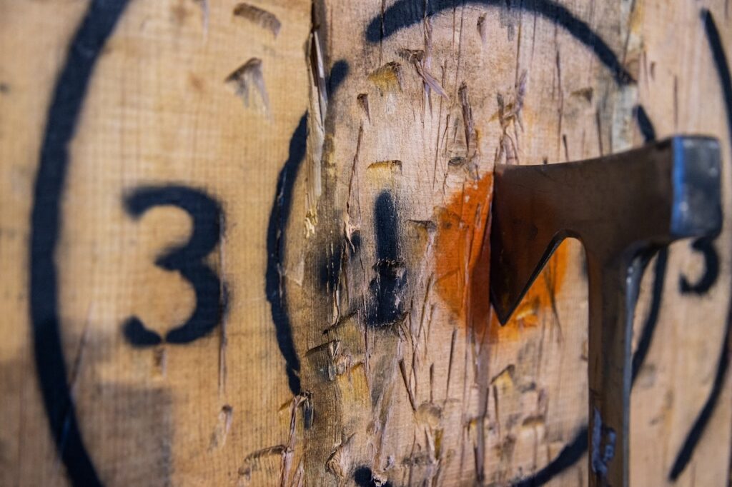 axe throwing tips to hit the center bullseye